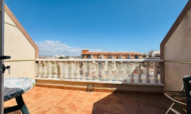 Penthouse-Wohnung mit 2 Schlafzimmern, 2 Bädern und Tiefgaragenstellplatz nur 200 m vom Strand