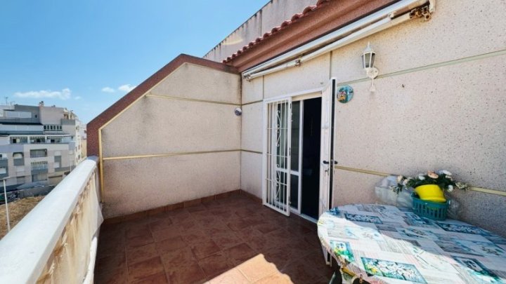 Penthouse-Wohnung mit 2 Schlafzimmern, 2 Bädern und Tiefgaragenstellplatz nur 200 m vom Strand