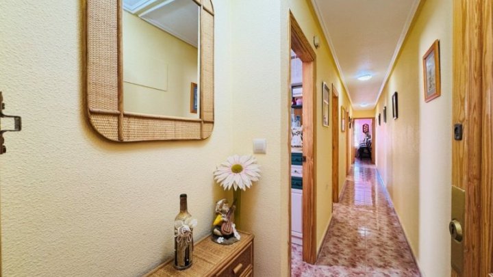 Penthouse-Wohnung mit 2 Schlafzimmern, 2 Bädern und Tiefgaragenstellplatz nur 200 m vom Strand