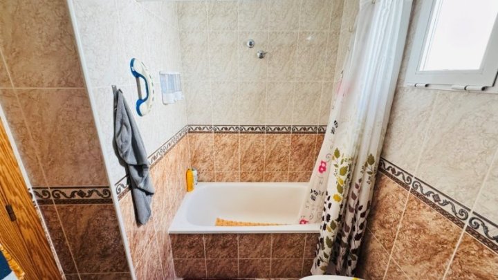 Penthouse-Wohnung mit 2 Schlafzimmern, 2 Bädern und Tiefgaragenstellplatz nur 200 m vom Strand