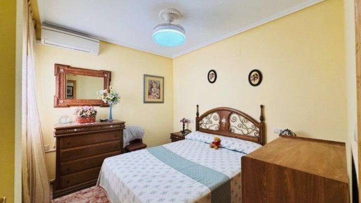 Penthouse-Wohnung mit 2 Schlafzimmern, 2 Bädern und Tiefgaragenstellplatz nur 200 m vom Strand