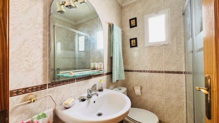 Penthouse-Wohnung mit 2 Schlafzimmern, 2 Bädern und Tiefgaragenstellplatz nur 200 m vom Strand