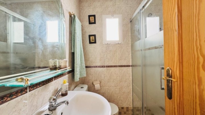 Penthouse-Wohnung mit 2 Schlafzimmern, 2 Bädern und Tiefgaragenstellplatz nur 200 m vom Strand