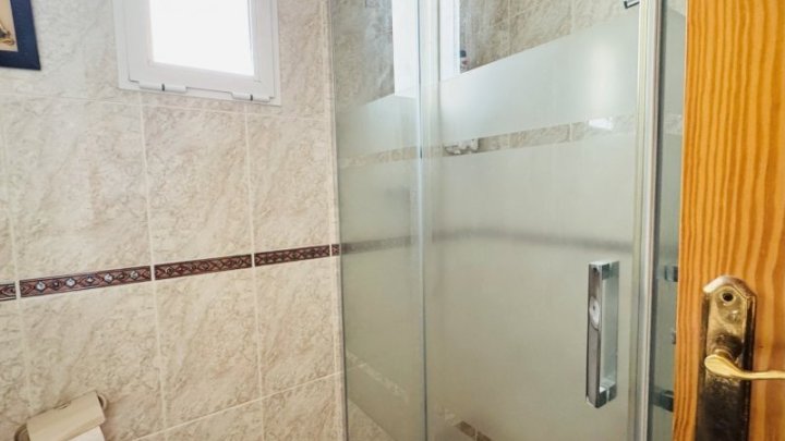 Penthouse-Wohnung mit 2 Schlafzimmern, 2 Bädern und Tiefgaragenstellplatz nur 200 m vom Strand