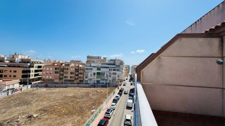 Penthouse-Wohnung mit 2 Schlafzimmern, 2 Bädern und Tiefgaragenstellplatz nur 200 m vom Strand