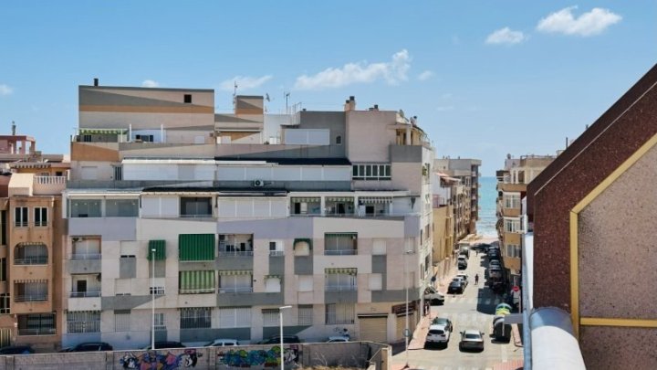 Penthouse-Wohnung mit 2 Schlafzimmern, 2 Bädern und Tiefgaragenstellplatz nur 200 m vom Strand