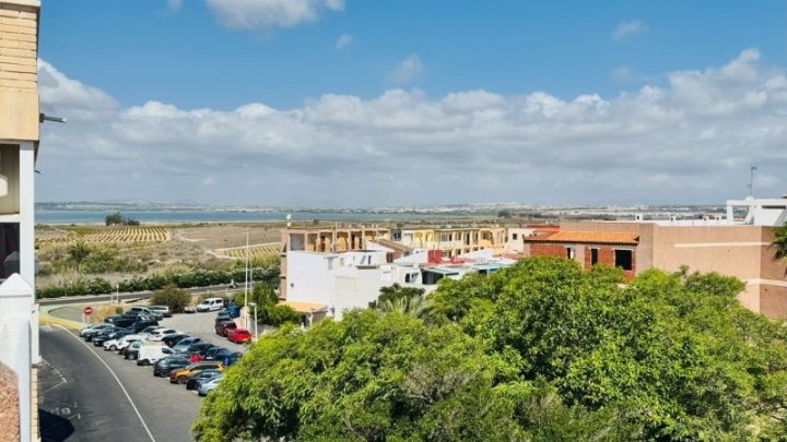 Penthouse-Wohnung mit 2 Schlafzimmern, 2 Bädern und Tiefgaragenstellplatz nur 200 m vom Strand