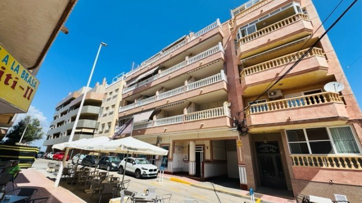 Penthouse-Wohnung mit 2 Schlafzimmern, 2 Bädern und Tiefgaragenstellplatz nur 200 m vom Strand