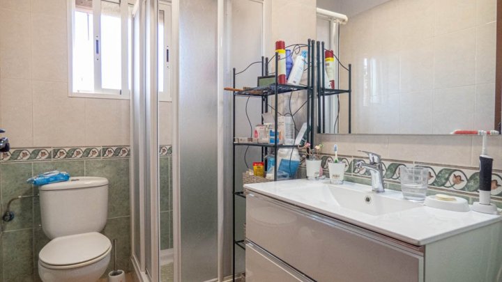 Sehr schöne Landhaus-Villa mit 3 Schlafzimmern, 2 Bädern, Dachterrasse und Privatpool