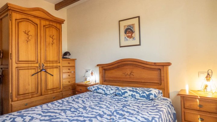 Sehr schöne Landhaus-Villa mit 3 Schlafzimmern, 2 Bädern, Dachterrasse und Privatpool