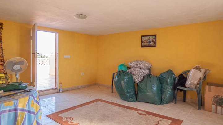 Sehr schöne Landhaus-Villa mit 3 Schlafzimmern, 2 Bädern, Dachterrasse und Privatpool
