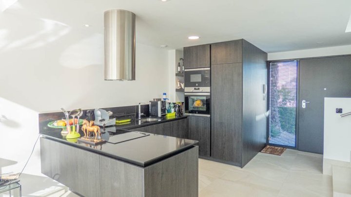 Beeindruckende moderne Villa mit 3 Schlafzimmern, 2 Bädern, Dachterrasse und Gemeinschaftspool im La Finca Golf und Spa Resort