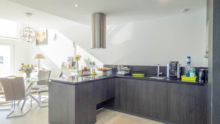Beeindruckende moderne Villa mit 3 Schlafzimmern, 2 Bädern, Dachterrasse und Gemeinschaftspool im La Finca Golf und Spa Resort