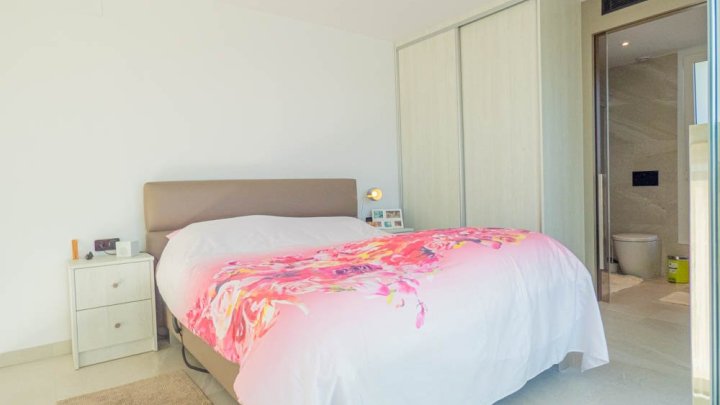 Beeindruckende moderne Villa mit 3 Schlafzimmern, 2 Bädern, Dachterrasse und Gemeinschaftspool im La Finca Golf und Spa Resort