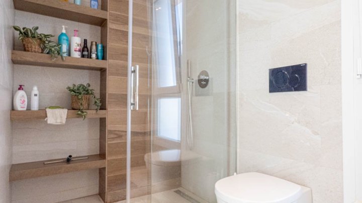 Beeindruckende moderne Villa mit 3 Schlafzimmern, 2 Bädern, Dachterrasse und Gemeinschaftspool im La Finca Golf und Spa Resort