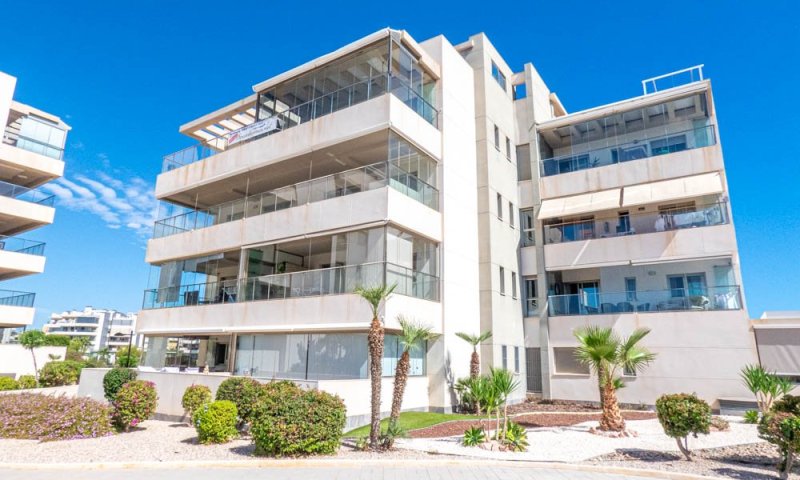 Fantastisches Appartement mit 4 Schlafzimmern, 2 Bädern, großer Terrasse, Meerblick und Gemeinschaftspool