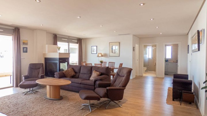 Fantastisches Appartement mit 4 Schlafzimmern, 2 Bädern, großer Terrasse, Meerblick und Gemeinschaftspool