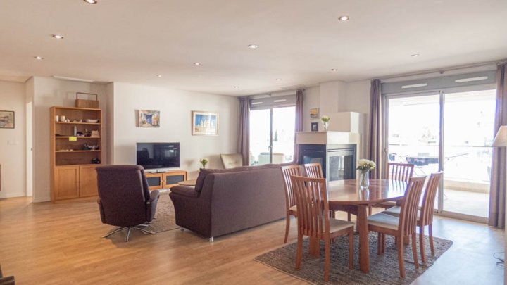 Fantastisches Appartement mit 4 Schlafzimmern, 2 Bädern, großer Terrasse, Meerblick und Gemeinschaftspool