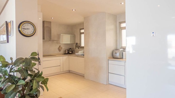 Fantastisches Appartement mit 4 Schlafzimmern, 2 Bädern, großer Terrasse, Meerblick und Gemeinschaftspool