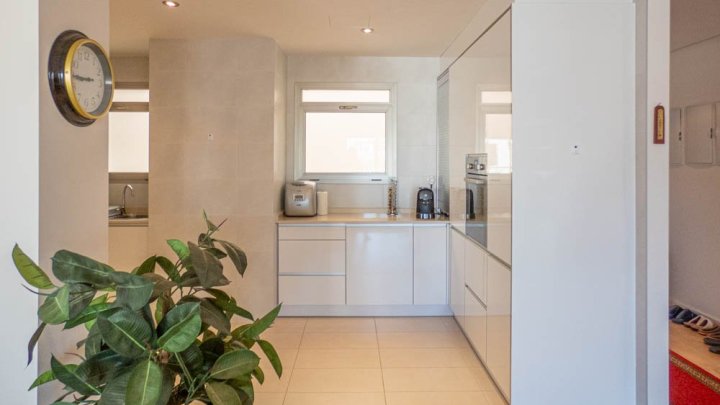 Fantastisches Appartement mit 4 Schlafzimmern, 2 Bädern, großer Terrasse, Meerblick und Gemeinschaftspool