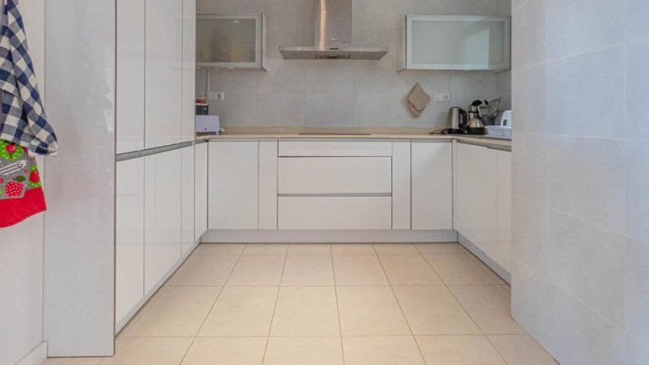 Fantastisches Appartement mit 4 Schlafzimmern, 2 Bädern, großer Terrasse, Meerblick und Gemeinschaftspool