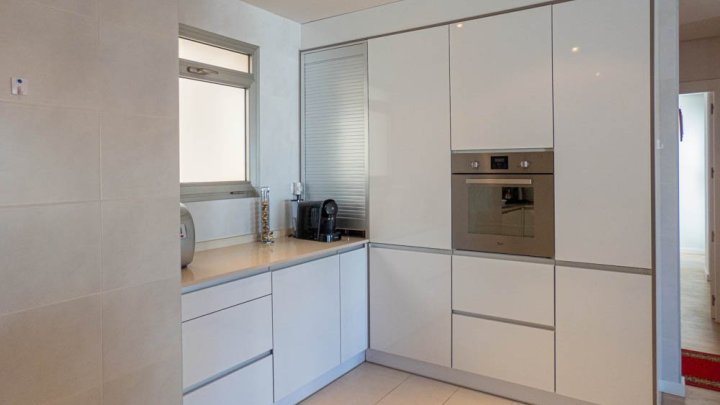 Fantastisches Appartement mit 4 Schlafzimmern, 2 Bädern, großer Terrasse, Meerblick und Gemeinschaftspool