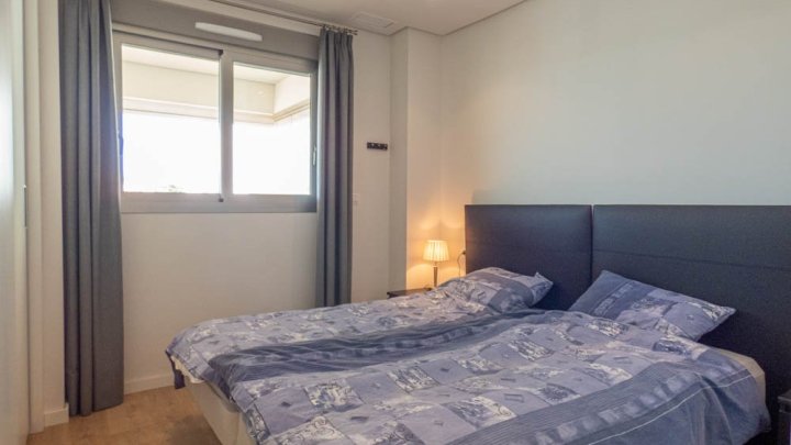 Fantastisches Appartement mit 4 Schlafzimmern, 2 Bädern, großer Terrasse, Meerblick und Gemeinschaftspool