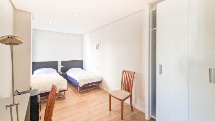 Fantastisches Appartement mit 4 Schlafzimmern, 2 Bädern, großer Terrasse, Meerblick und Gemeinschaftspool