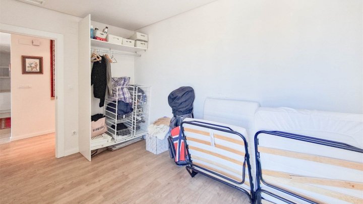 Fantastisches Appartement mit 4 Schlafzimmern, 2 Bädern, großer Terrasse, Meerblick und Gemeinschaftspool