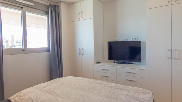 Fantastisches Appartement mit 4 Schlafzimmern, 2 Bädern, großer Terrasse, Meerblick und Gemeinschaftspool