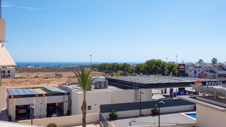 Fantastisches Appartement mit 4 Schlafzimmern, 2 Bädern, großer Terrasse, Meerblick und Gemeinschaftspool