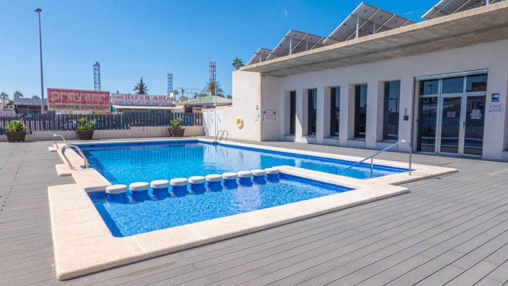 Fantastisches Appartement mit 4 Schlafzimmern, 2 Bädern, großer Terrasse, Meerblick und Gemeinschaftspool