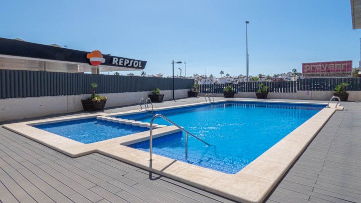 Fantastisches Appartement mit 4 Schlafzimmern, 2 Bädern, großer Terrasse, Meerblick und Gemeinschaftspool