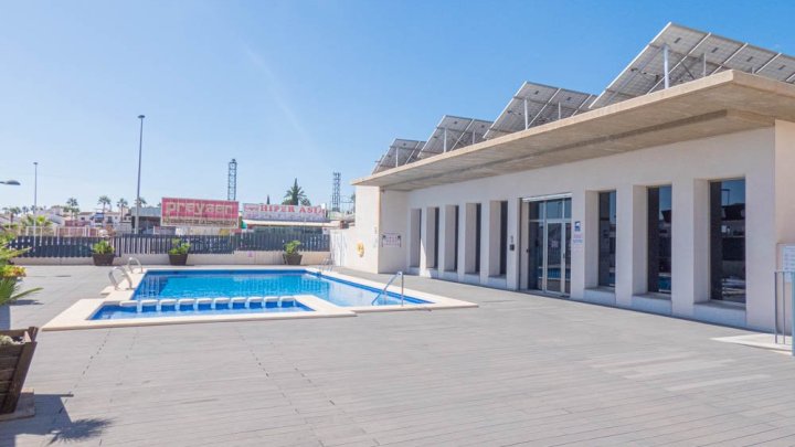 Fantastisches Appartement mit 4 Schlafzimmern, 2 Bädern, großer Terrasse, Meerblick und Gemeinschaftspool