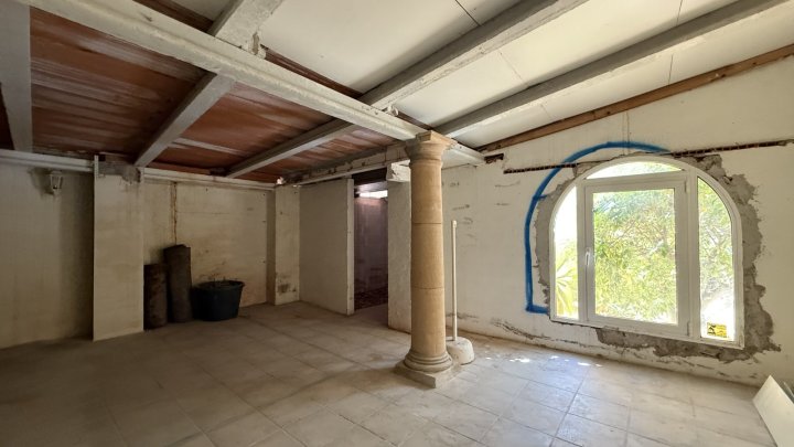 Große Villa auf Eckgrundstück mit Pool und Doppelgarage in Top-Lage in Benissa Montemar