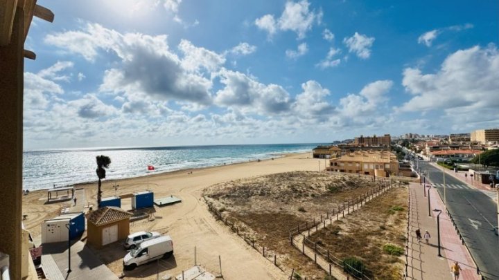 Appartement mit 4 Schlafzimmern und 2 Bädern in 1. Strandlinie