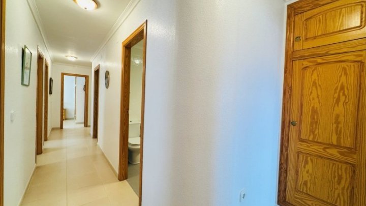 Appartement mit 4 Schlafzimmern und 2 Bädern in 1. Strandlinie