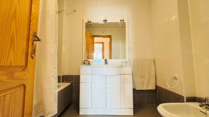 Appartement mit 4 Schlafzimmern und 2 Bädern in 1. Strandlinie