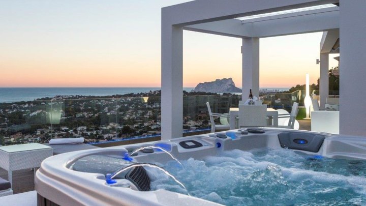 Luxusvilla mit gigantischer Aussicht von Benitachell bis Calpe