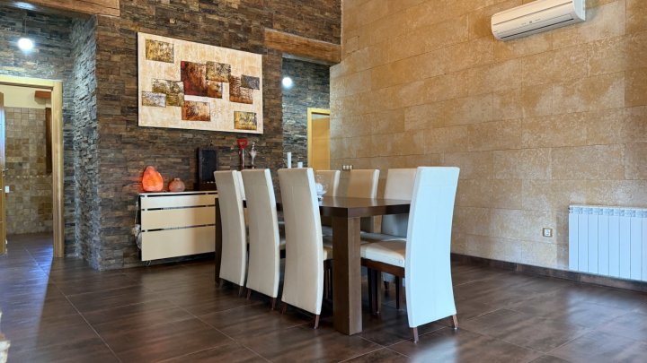 Exklusive Villa im mediterranen Stil, die Luxus, Energieeffizienz und hochwertige Materialien vereint