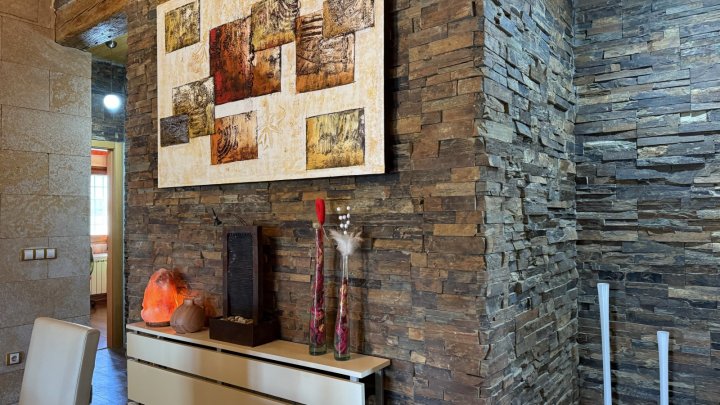 Exklusive Villa im mediterranen Stil, die Luxus, Energieeffizienz und hochwertige Materialien vereint