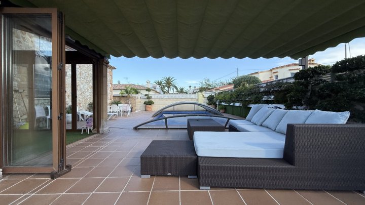 Exklusive Villa im mediterranen Stil, die Luxus, Energieeffizienz und hochwertige Materialien vereint