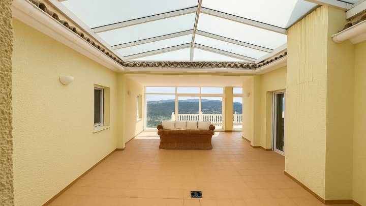 Villa in La Sella mit 4 Schlafzimmern, 4 Bädern, Touristenlizenz sowie Golf- und Meerblick