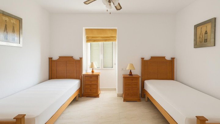 Villa in La Sella mit 4 Schlafzimmern, 4 Bädern, Touristenlizenz sowie Golf- und Meerblick