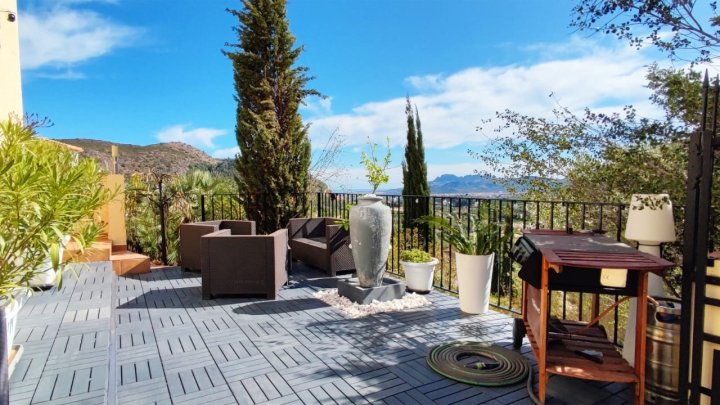 Freistehendes Haus mit 3 Schlafzimmern, 2 Bädern und fantastischem Ausblick, in 2023 renoviert