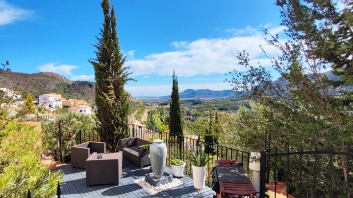 Freistehendes Haus mit 3 Schlafzimmern, 2 Bädern und fantastischem Ausblick, in 2023 renoviert