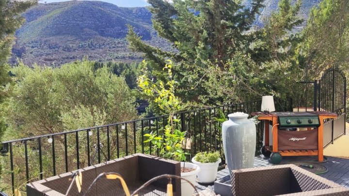 Freistehendes Haus mit 3 Schlafzimmern, 2 Bädern und fantastischem Ausblick, in 2023 renoviert