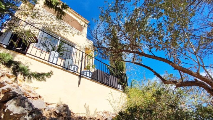 Freistehendes Haus mit 3 Schlafzimmern, 2 Bädern und fantastischem Ausblick, in 2023 renoviert