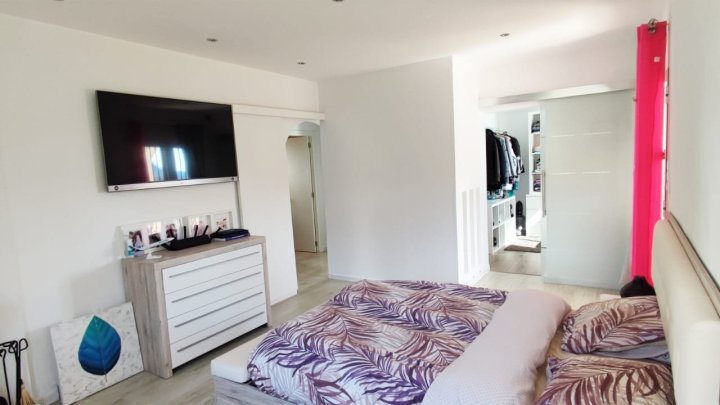 Freistehendes Haus mit 3 Schlafzimmern, 2 Bädern und fantastischem Ausblick, in 2023 renoviert