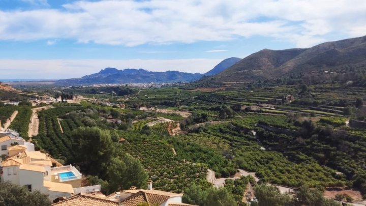 Freistehendes Haus mit 3 Schlafzimmern, 2 Bädern und fantastischem Ausblick, in 2023 renoviert